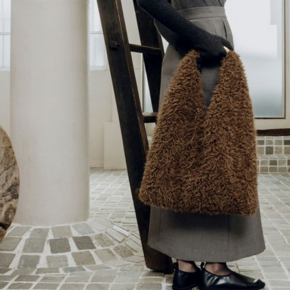 LE VERNIS Sculpture Mou Azuma ル・ベルニ スカルプチャー ムー アズマ 252-212520【レディース バッグ トート ファー 大容量 ハンドバッグ 秋冬 レディース 25FW】