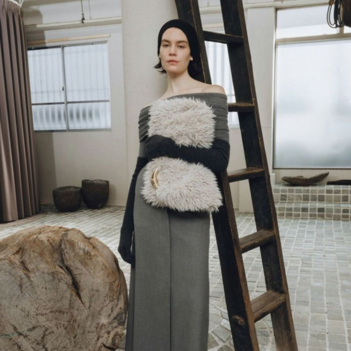 LE VERNIS Sculpture Mou Azuma ル・ベルニ スカルプチャー ムー アズマ 252-212520【レディース バッグ トート ファー 大容量 ハンドバッグ 秋冬 レディース 25FW】