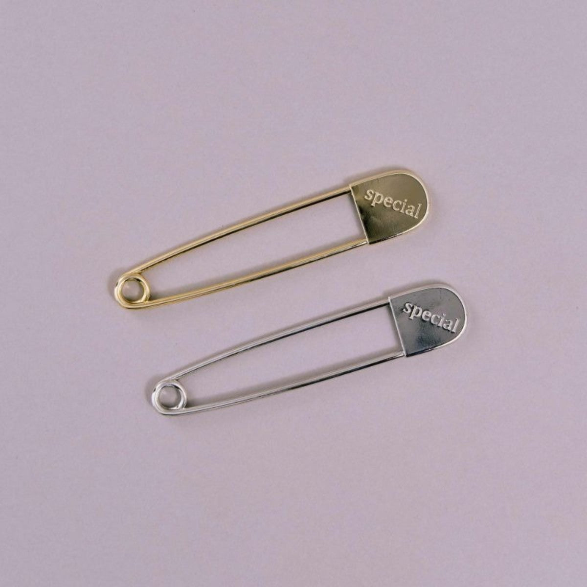LAPUIS Special pin ラピュイ スペシャル ピン 253-220116【レディース ピンアクセサリー スタイリングアイテム ビッグサイズ 25FW】