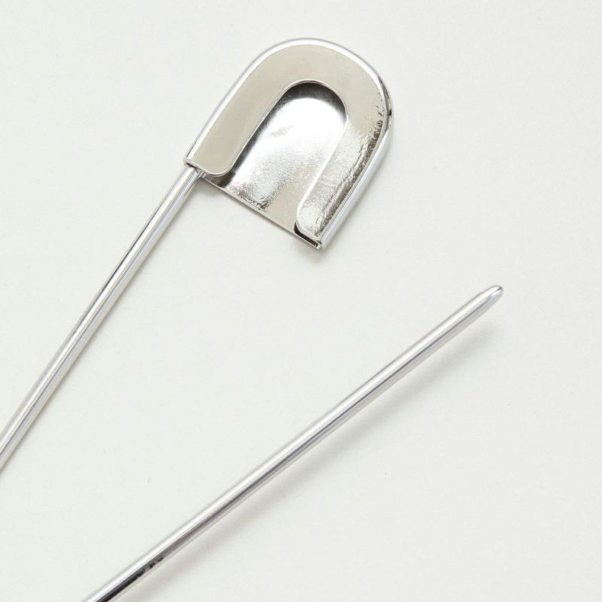 LAPUIS Special pin ラピュイ スペシャル ピン 253-220116【レディース ピンアクセサリー スタイリングアイテム ビッグサイズ 25FW】