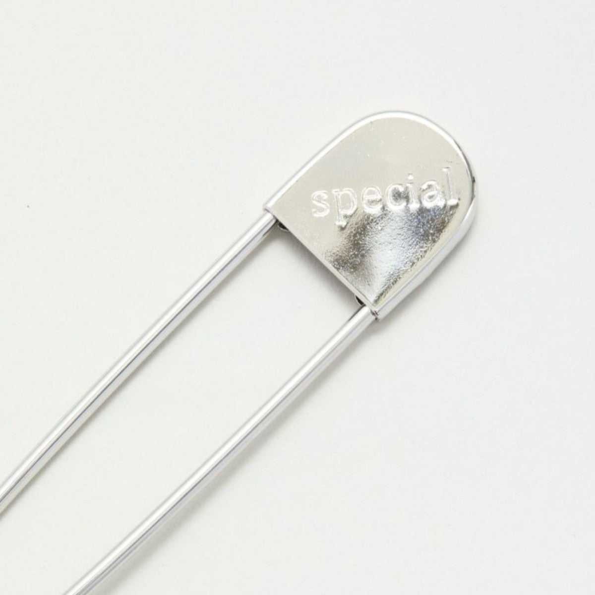 LAPUIS Special pin ラピュイ スペシャル ピン 253-220116【レディース ピンアクセサリー スタイリングアイテム ビッグサイズ 25FW】