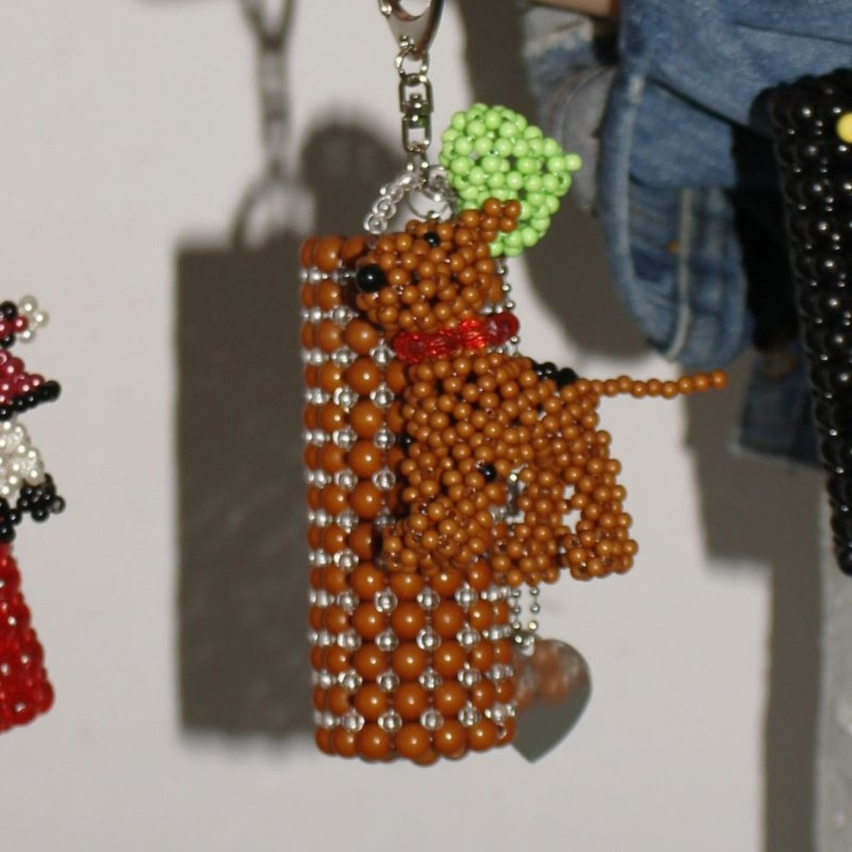 HEY! Mrs ROSE Beads Lip Keycharm ヘイ！ミセスローズ ビーズ リップ キーチャーム 253-140102【レディース ビーズ チャーム ハンドメイド バッグアクセサリー リップケース 25FW】