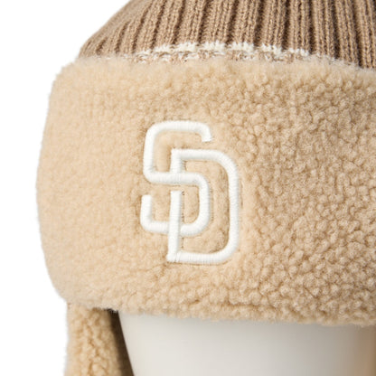 NEW ERA SAN DIEGO PADRES KNIT TRAPPER ニューエラ サンディエゴ・パドレス ニットトラッパー 14669983【メンズ ニットキャップ イヤーフラップ 防寒 冬 帽子 ボア裏地 25FW】