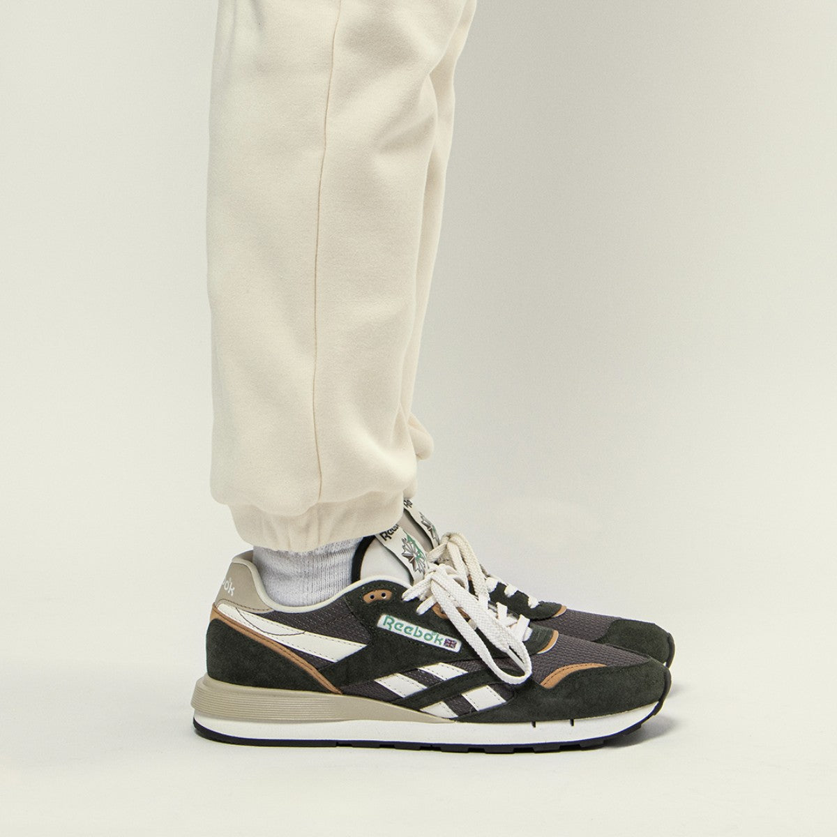 Reebok CLASSIC NYLON 89 リーボック クラシックナイロン 89 100242204【メンズ スニーカー シューズ ランニングスタイル スウェード 25FW】