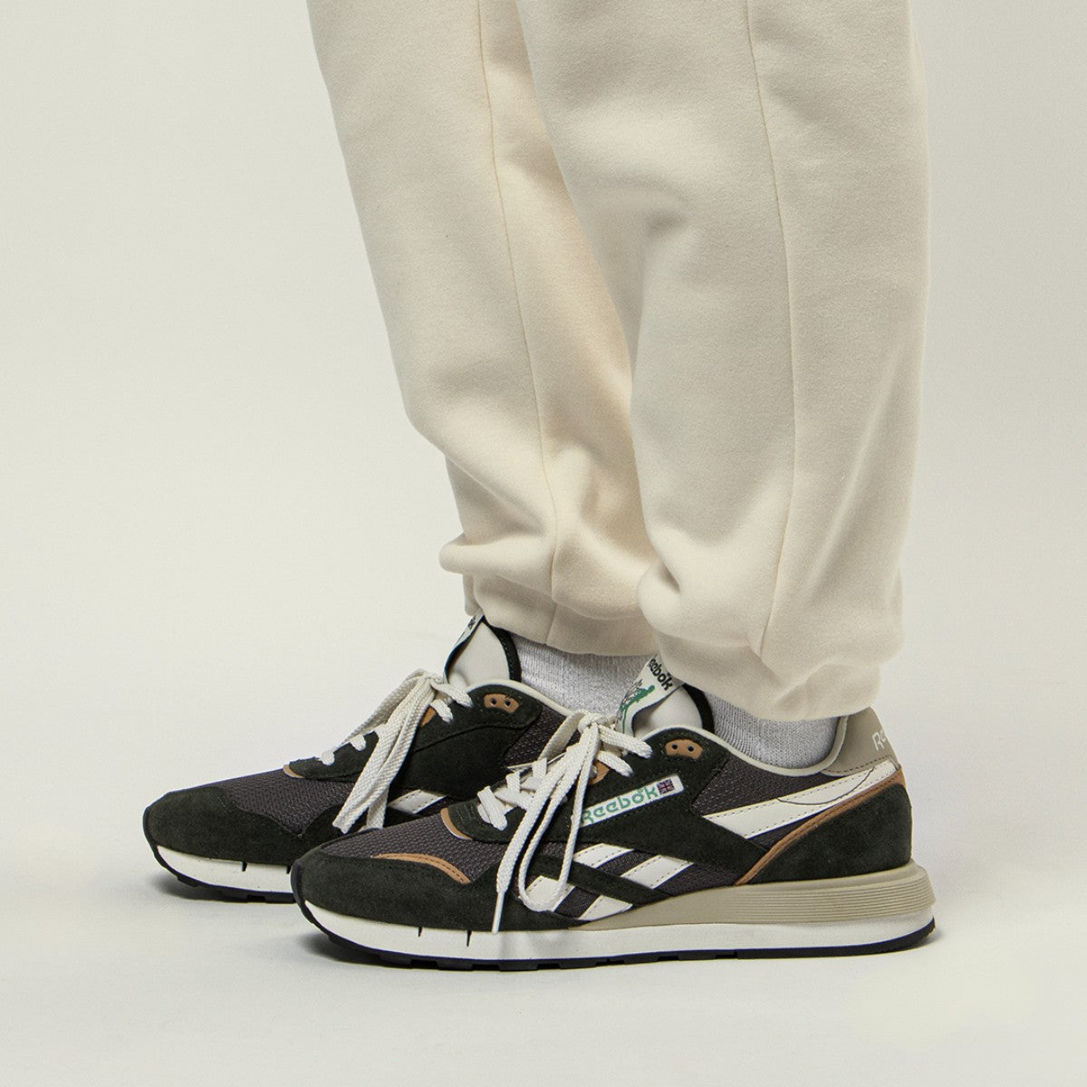 Reebok CLASSIC NYLON 89 リーボック クラシックナイロン 89 100242204【メンズ スニーカー シューズ ランニングスタイル スウェード 25FW】