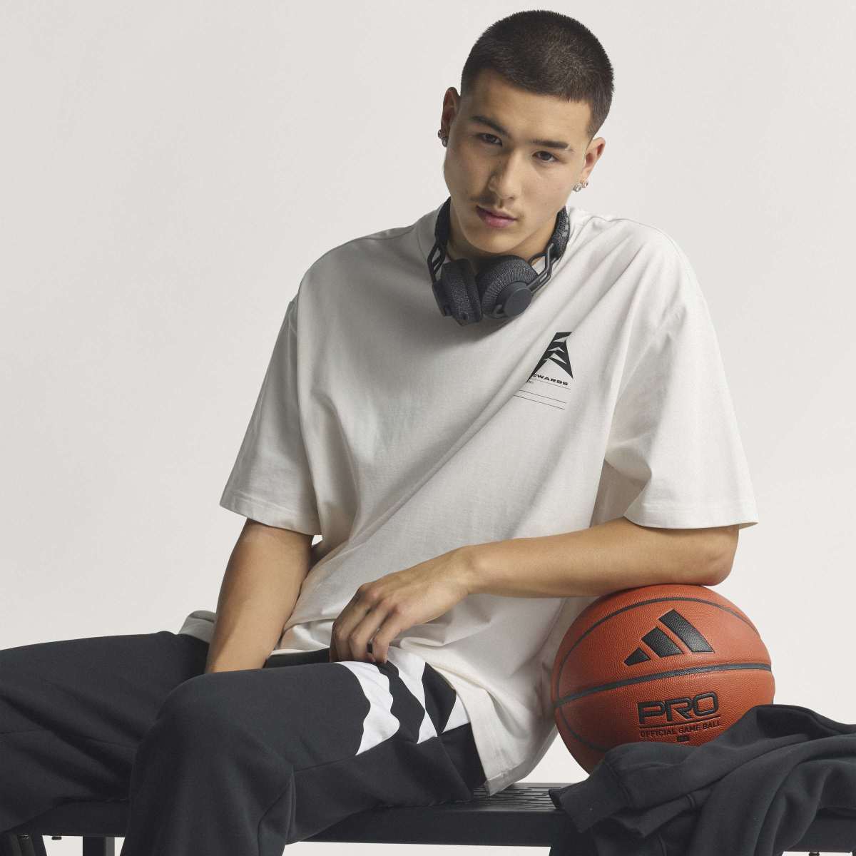 adidas ANTHONY EDWARDS GFX SCHEMATIC TEE アディダス アンソニー・エドワーズ GFX スキーマティック Tシャツ
 JUX34【メンズ Tシャツ 半袖 バスケットボール ルーズフィット 25FW】