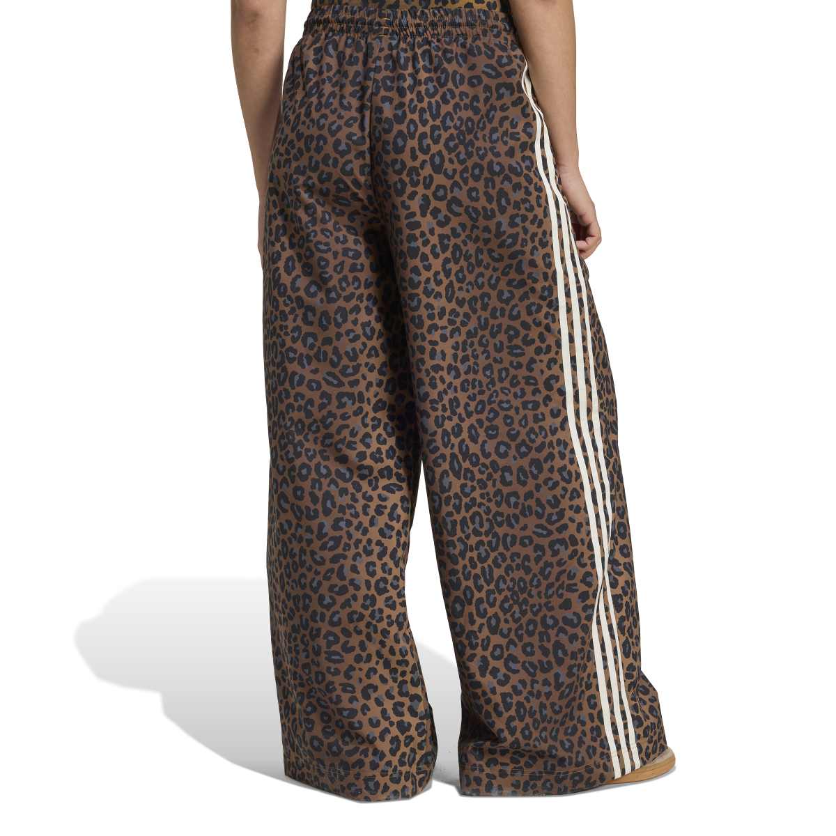adidas Originals LEOPARD FIREBIRD OVERSIZED TRACKPANT アディダスオリジナルス レオパード ファイヤーバード オーバーサイズ トラックパンツ JZS90【レディース トラックパンツ スリーストライプ ウエストゴム ルーズフィット 25FW】