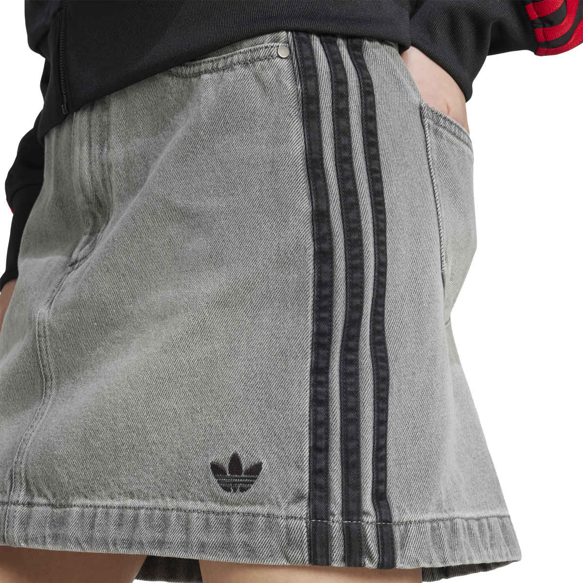 adidas Originals ADICOLOR 3 STRIPES DENIM MINI SKIRT アディダスオリジナルス アディカラー スリーストライプス デニム ミニスカート VS191【レディース ミニスカート デニム クロップド丈 スリーストライプ 25FW】