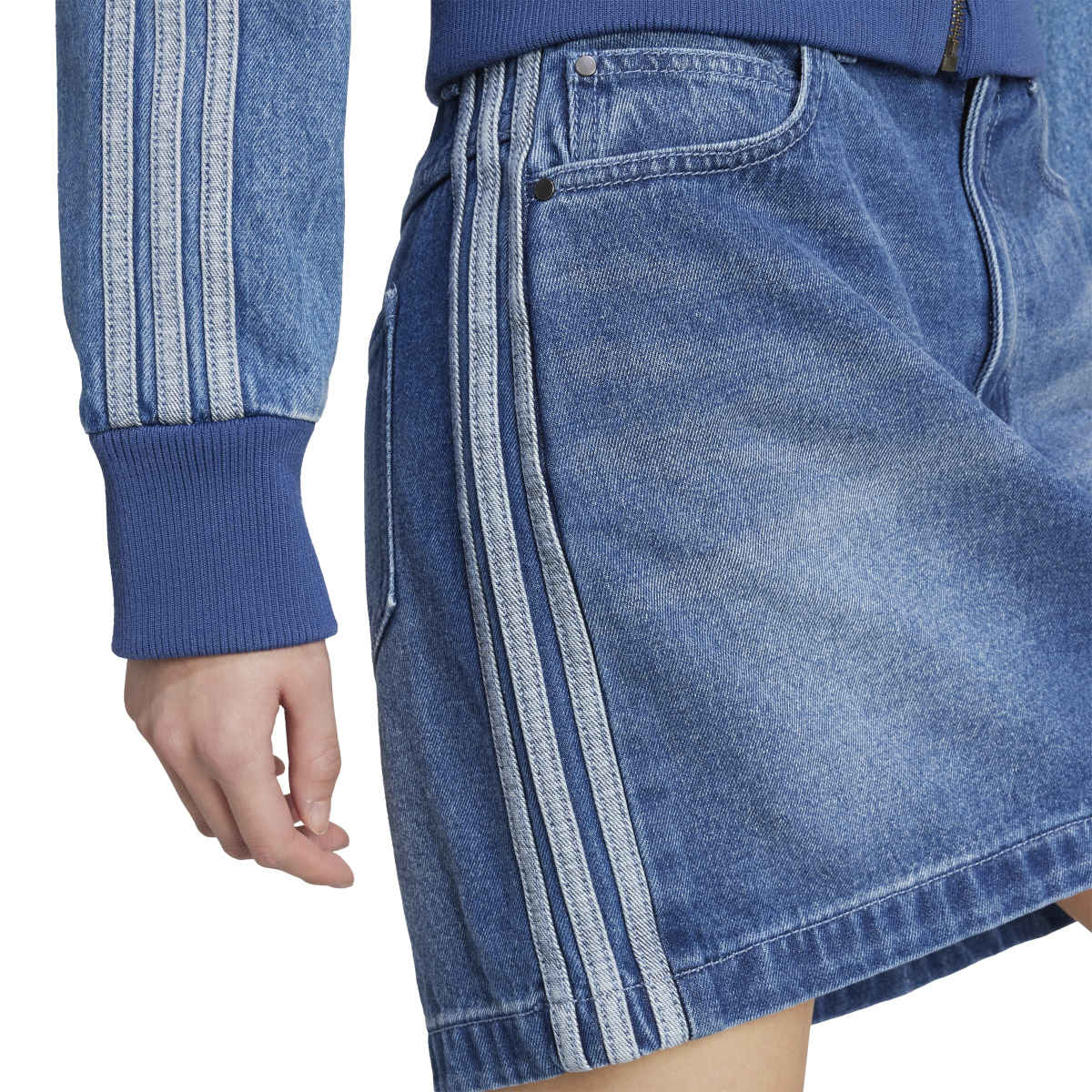 adidas Originals ADICOLOR 3 STRIPES DENIM MINI SKIRT アディダスオリジナルス アディカラー スリーストライプス デニム ミニ スカート WH272【レディース デニムミニスカート  ストリート スリーストライプ 25FW】