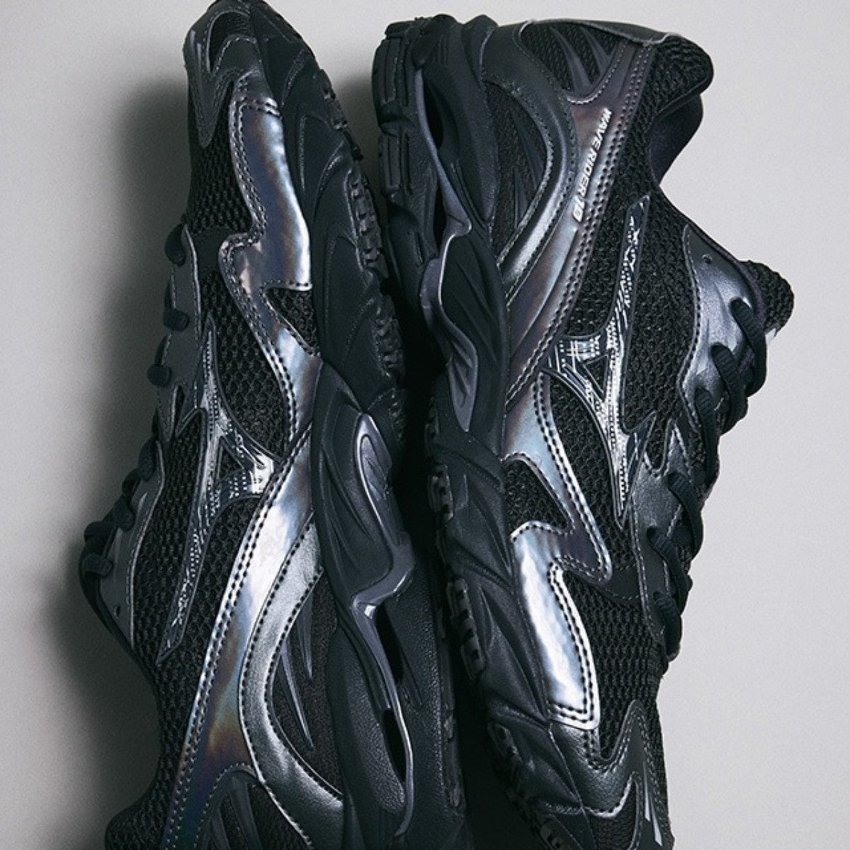 MIZUNO WAVE RIDER 10 ミズノ ウエーブライダー 10 D1GA-243108【メンズ ランニングシューズ クッション性 安定性 軽量スニーカー サステナブル 25FW】