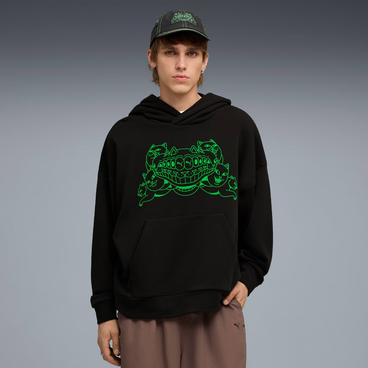 PUMA PUMA x RIPNDIP BOXY GRAPHIC HOODIE プーマ PUMA x RIPNDIP ボクシー グラフィック フーディ 632414【メンズ スウェット フーディー グラフィック リサイクル素材 コラボ 25FW】