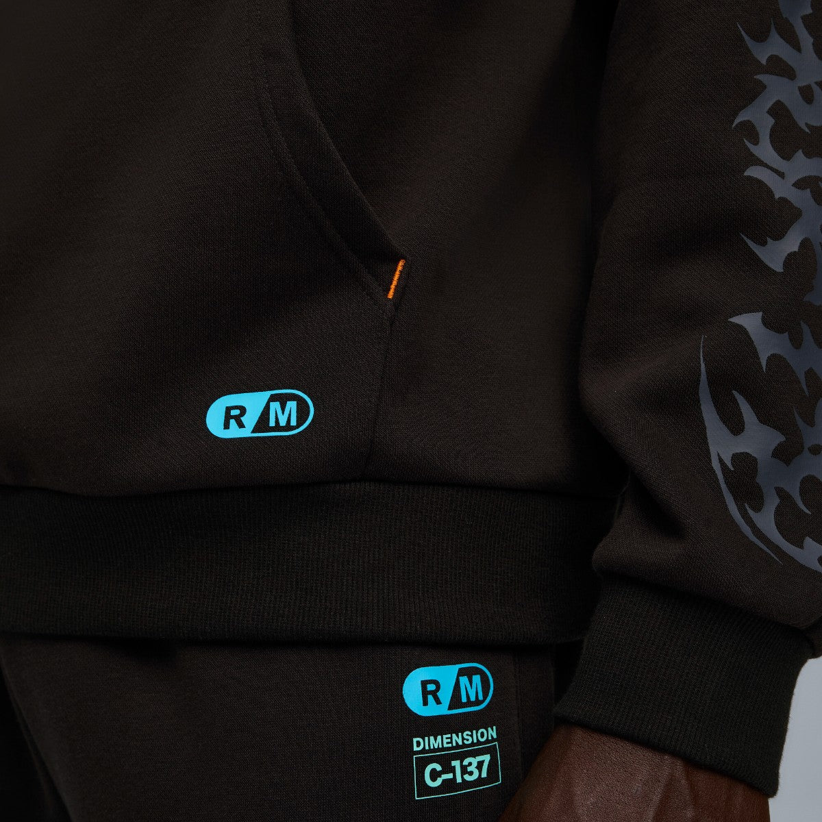 PUMA HOOPS x RICK AND MORTY HOODIE プーマ Hoops x リック アンド モーティー フーディ 633094【メンズ パーカー フーディコラボ 25FW】