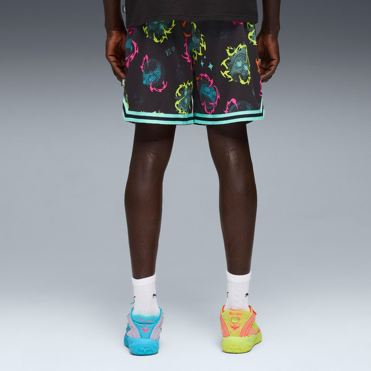 PUMA HOOPS x RICK AND MORTY AOP 5.5-INCH SHORTS プーマ HOOPS x リック アンド モーティー AOP 5.5インチ ショーツ 633096【メンズ ショーツ 総柄 コラボ 25FW】