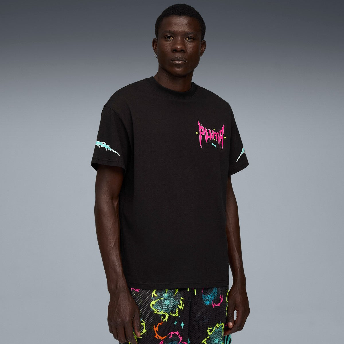 PUMA HOOPS x RICK AND MORTY TEE I プーマ Hoops x リック アンド モーティー 半袖 Tシャツ 633097【メンズ Tシャツ 半袖 コラボ 25FW】