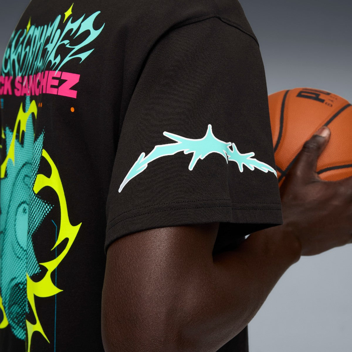 PUMA HOOPS x RICK AND MORTY TEE I プーマ Hoops x リック アンド モーティー 半袖 Tシャツ 633097【メンズ Tシャツ 半袖 コラボ 25FW】