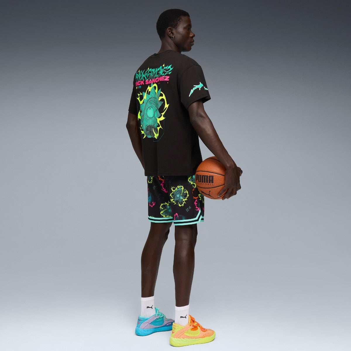 PUMA HOOPS x RICK AND MORTY TEE I プーマ Hoops x リック アンド モーティー 半袖 Tシャツ 633097【メンズ Tシャツ 半袖 コラボ 25FW】