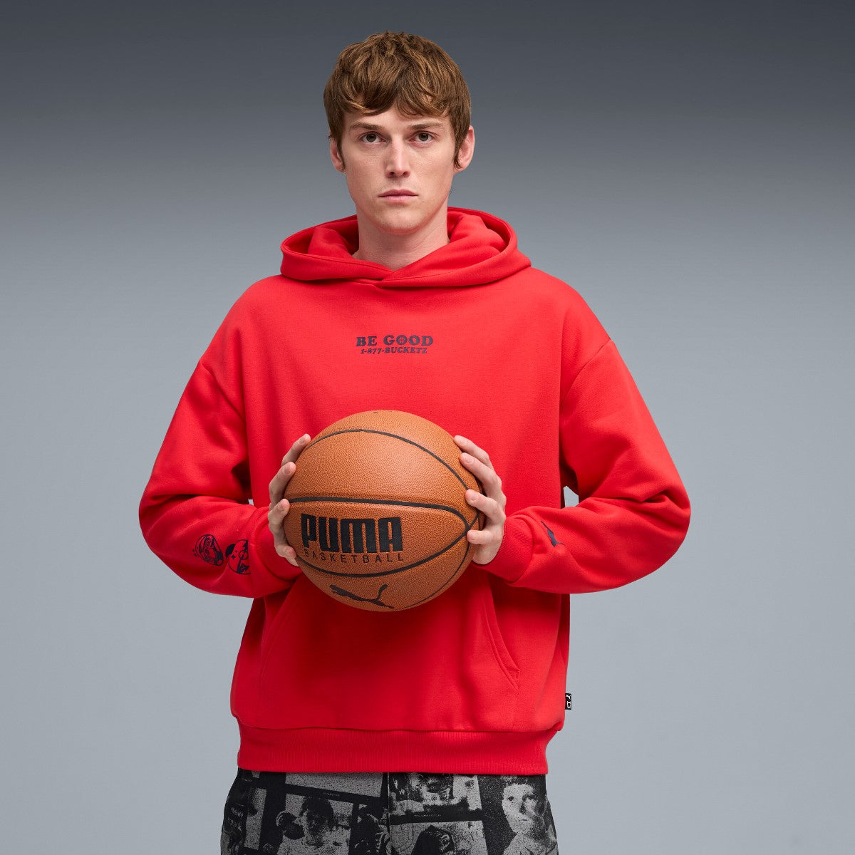 PUMA HOOPS x E.T. HOODIE プーマ HOOPS x E.T. フーディ 633101【メンズ パーカー グラフィック 映画 コラボ 25FW】