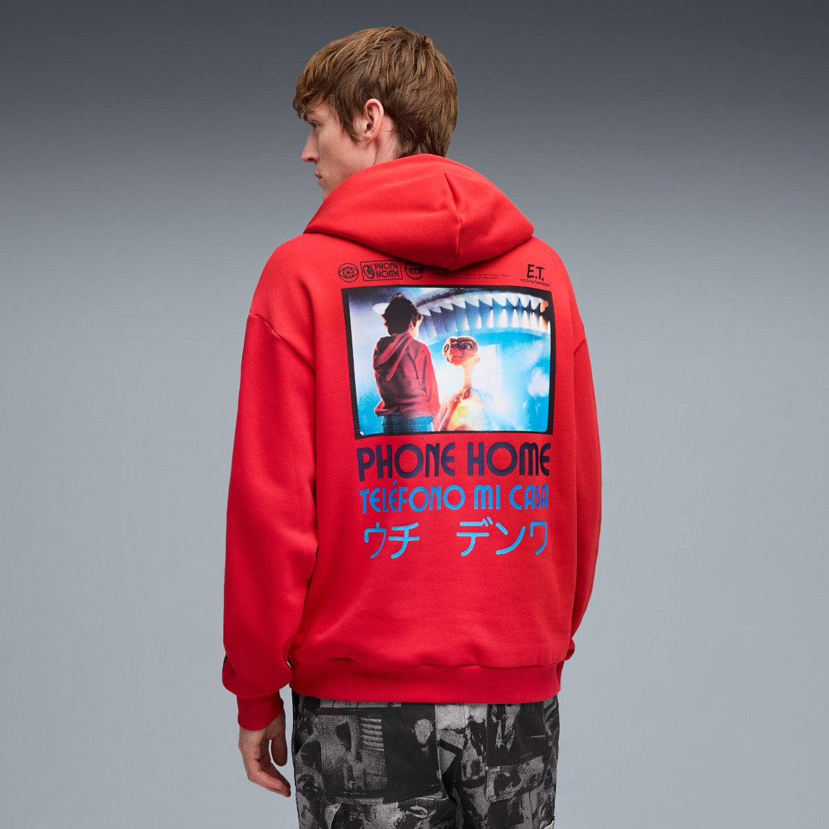 PUMA HOOPS x E.T. HOODIE プーマ HOOPS x E.T. フーディ 633101【メンズ パーカー グラフィック 映画 コラボ 25FW】