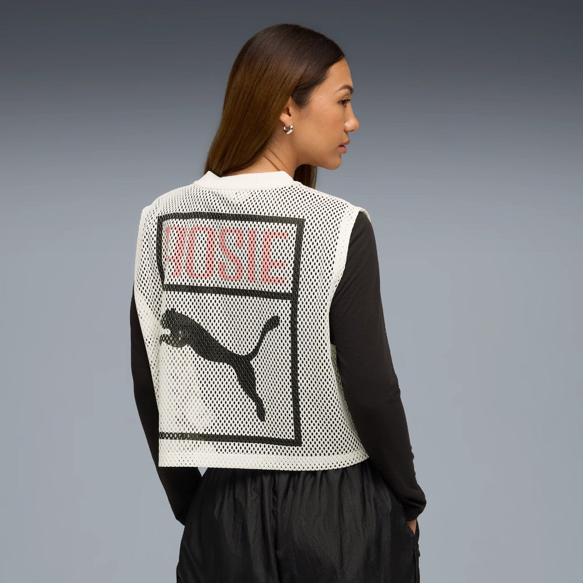 PUMA PUMA x ROSE RELAXED MESH TOP プーマ プーマ x ロゼ リラックスド メッシュ トップ 633804【レディース トップス メッシュ レイヤード ナンバリング コラボ 25FW】