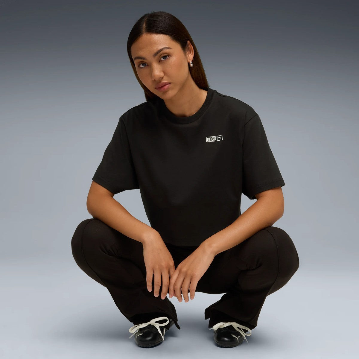 PUMA PUMA x ROSE RELAXED TEE プーマ プーマ x ロゼ リラックスド Tシャツ 633806【レディース Tシャツ 半袖 リラックスシルエット ロゴ コラボ 25FW】