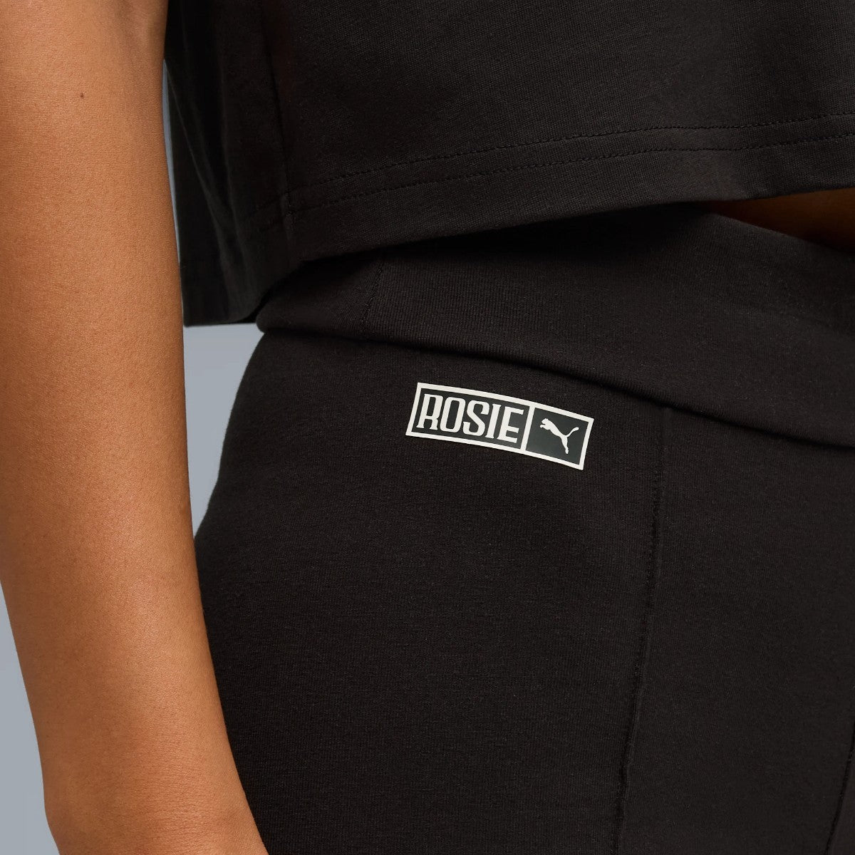 PUMA PUMA x ROSE SLIM PINTUCK FLARED LEGGINGS プーマ プーマ x ロゼ スリム ピンタック フレア レギンス 635156【レディース ボトムス トレーニング ロゴ コラボ 25FW】