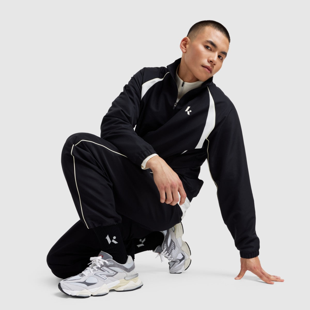 New Balance Klutch Men's Woven Track Jacket ニューバランス クラッチ ウーブン トラック ジャケット MJ53616【メンズ 速乾性 スポーティー トレーニング ウーブン ナイロン ジップ ジャケット 25FW】