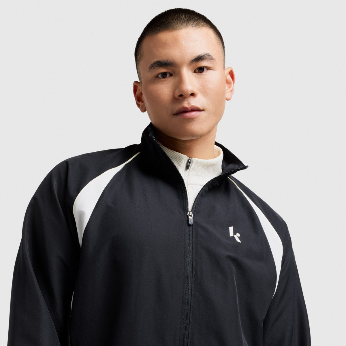 New Balance Klutch Men's Woven Track Jacket ニューバランス クラッチ ウーブン トラック ジャケット MJ53616【メンズ 速乾性 スポーティー トレーニング ウーブン ナイロン ジップ ジャケット 25FW】