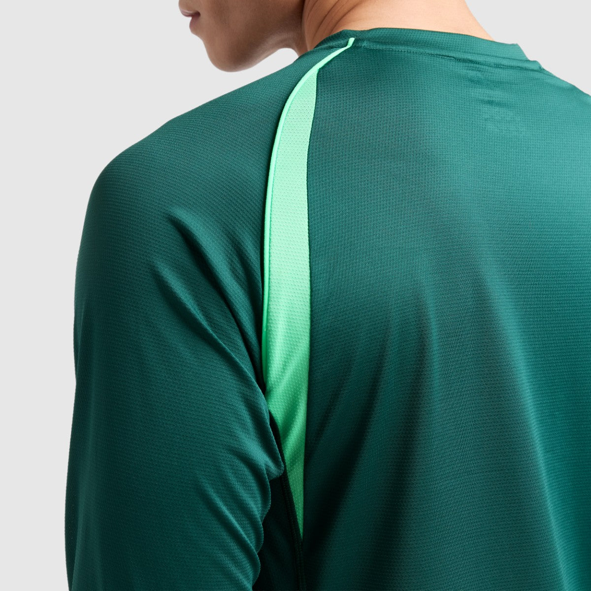 New Balance Klutch Men's LS Performance T-Shirt ニューバランス クラッチ ロングスリーブ パフォーマンス Tシャツ MT53621【メンズ 速乾性 トレーニング Tシャツ 長袖 パフォーマンス 軽量 快適 25FW】