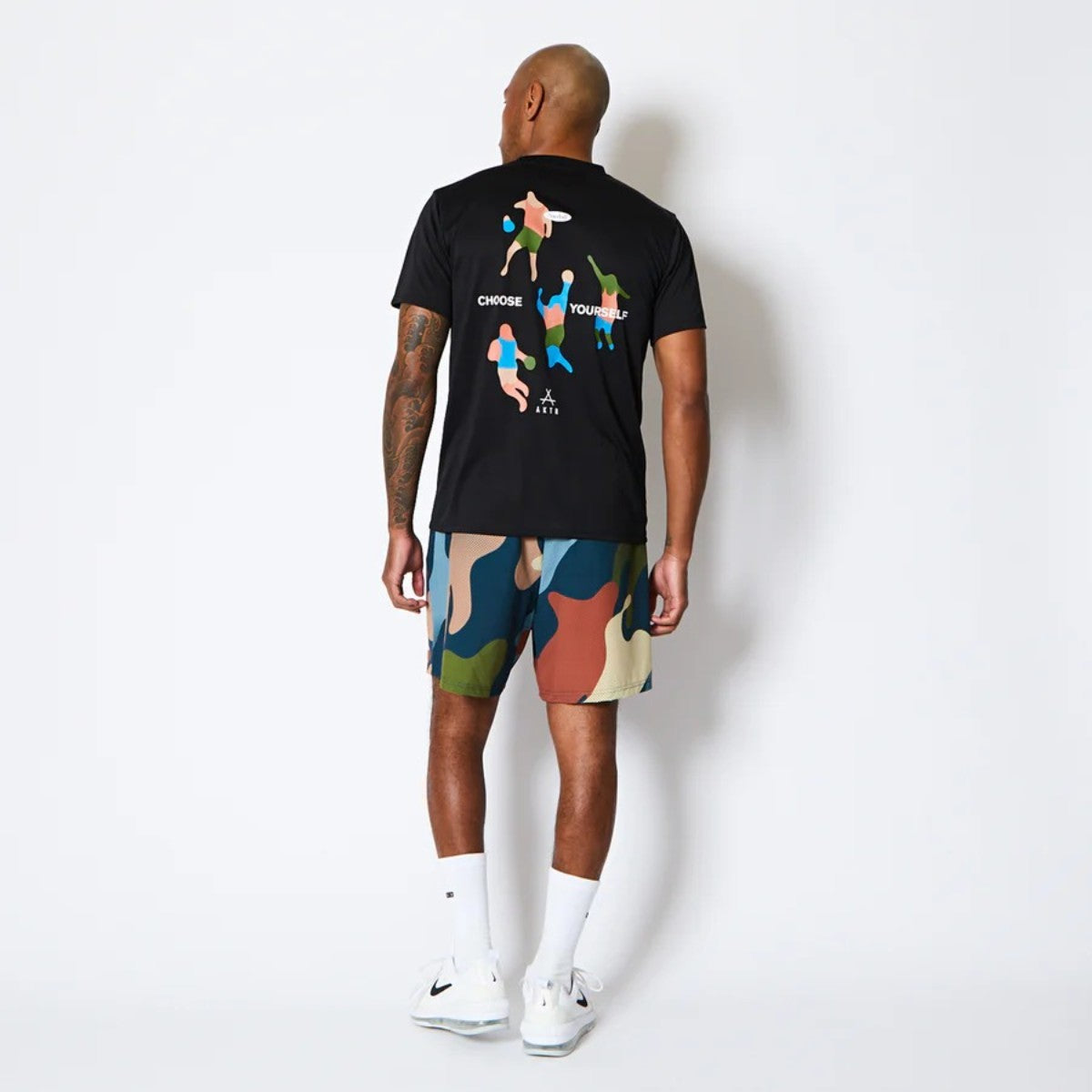 AKTR FREE MOTION SPORTS TEE アクター フリー モーション スポーツ Tシャツ 225-001005【メンズ 半袖Tシャツ スポーツウェア グラフィック 25FW】