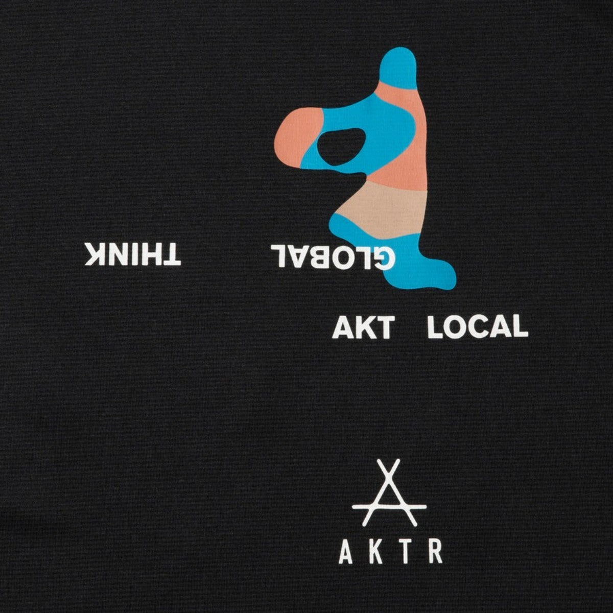 AKTR FREE MOTION SPORTS TEE アクター フリー モーション スポーツ Tシャツ 225-001005【メンズ 半袖Tシャツ スポーツウェア グラフィック 25FW】