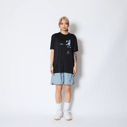AKTR FREE MOTION SPORTS TEE アクター フリー モーション スポーツ Tシャツ 225-001005【メンズ 半袖Tシャツ スポーツウェア グラフィック 25FW】