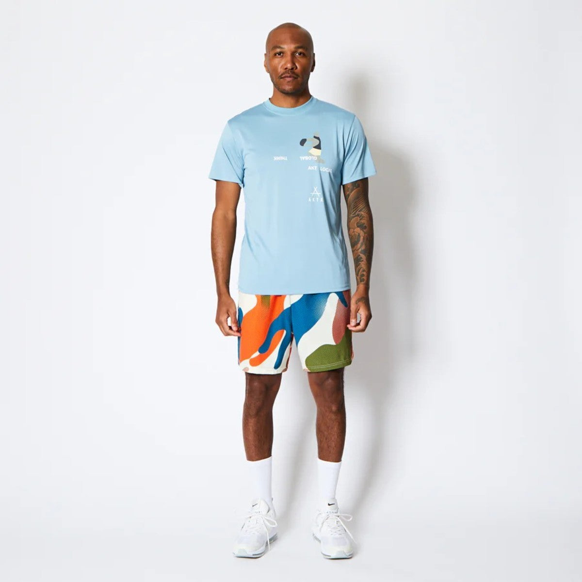 AKTR FREE MOTION SPORTS TEE アクター フリー モーション スポーツ Tシャツ 225-001005【メンズ 半袖Tシャツ スポーツウェア グラフィック 25FW】