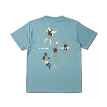 AKTR FREE MOTION SPORTS TEE アクター フリー モーション スポーツ Tシャツ 225-001005【メンズ 半袖Tシャツ スポーツウェア グラフィック 25FW】