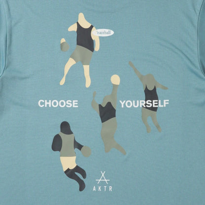 AKTR FREE MOTION SPORTS TEE アクター フリー モーション スポーツ Tシャツ 225-001005【メンズ 半袖Tシャツ スポーツウェア グラフィック 25FW】