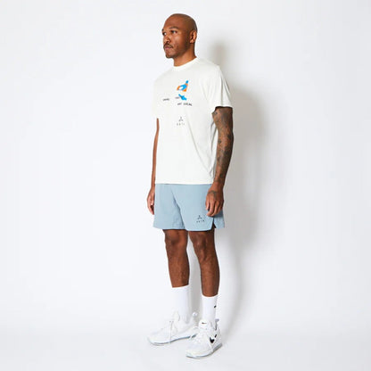 AKTR FREE MOTION SPORTS TEE アクター フリー モーション スポーツ Tシャツ 225-001005【メンズ 半袖Tシャツ スポーツウェア グラフィック 25FW】