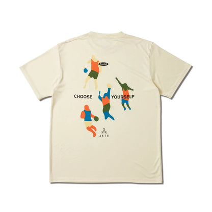 AKTR FREE MOTION SPORTS TEE アクター フリー モーション スポーツ Tシャツ 225-001005【メンズ 半袖Tシャツ スポーツウェア グラフィック 25FW】