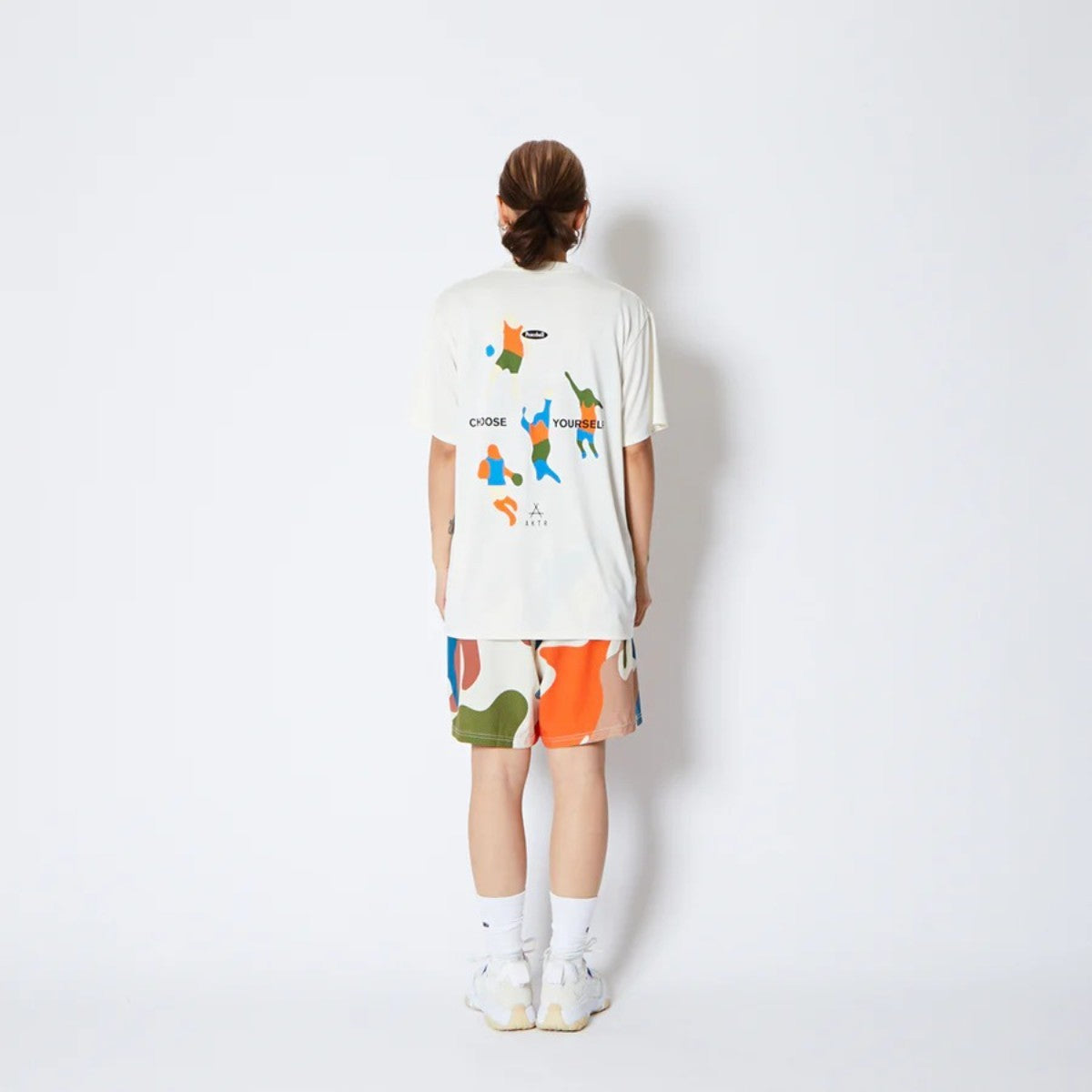 AKTR FREE MOTION SPORTS TEE アクター フリー モーション スポーツ Tシャツ 225-001005【メンズ 半袖Tシャツ スポーツウェア グラフィック 25FW】