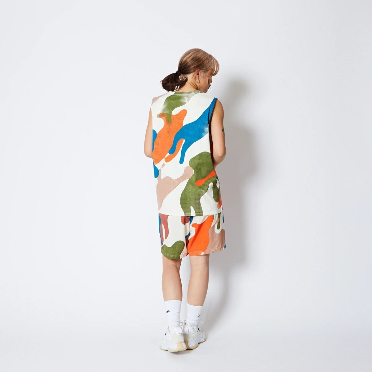 AKTR FREE MOTION SLEEVELESS SP SHIRTS アクター フリー モーション スリーブレス SP シャツ 225-002001【メンズ ノースリーブTシャツ グラフィック ストレッチ性 速乾性 25FW】