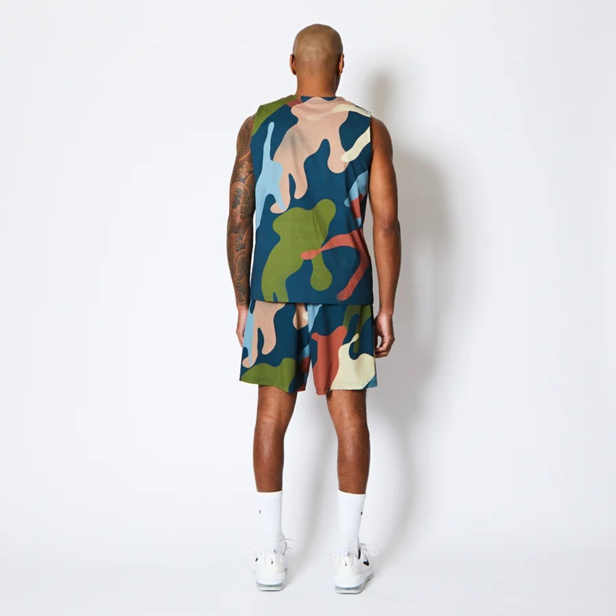 AKTR FREE MOTION SLEEVELESS SP SHIRTS アクター フリー モーション スリーブレス SP シャツ 225-002001【メンズ ノースリーブTシャツ グラフィック ストレッチ性 速乾性 25FW】