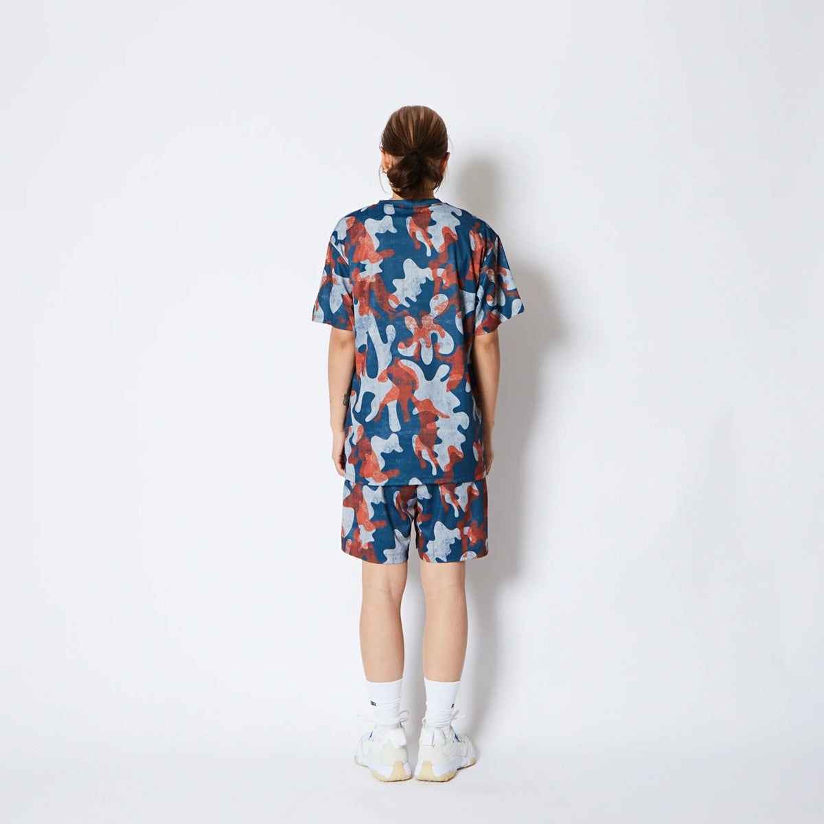 AKTR PLAY CAMO AKTR LOGO SPORTS TEE アクター プレイ カモ アクター ロゴ スポーツ Tシャツ 225-012005【メンズ トップス Tシャツ 半袖 カモフラージュ 総柄 25FW】