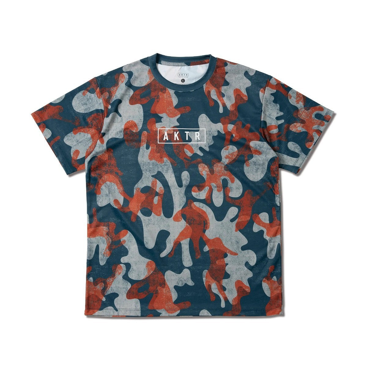 AKTR PLAY CAMO AKTR LOGO SPORTS TEE アクター プレイ カモ アクター ロゴ スポーツ Tシャツ 225-012005【メンズ トップス Tシャツ 半袖 カモフラージュ 総柄 25FW】
