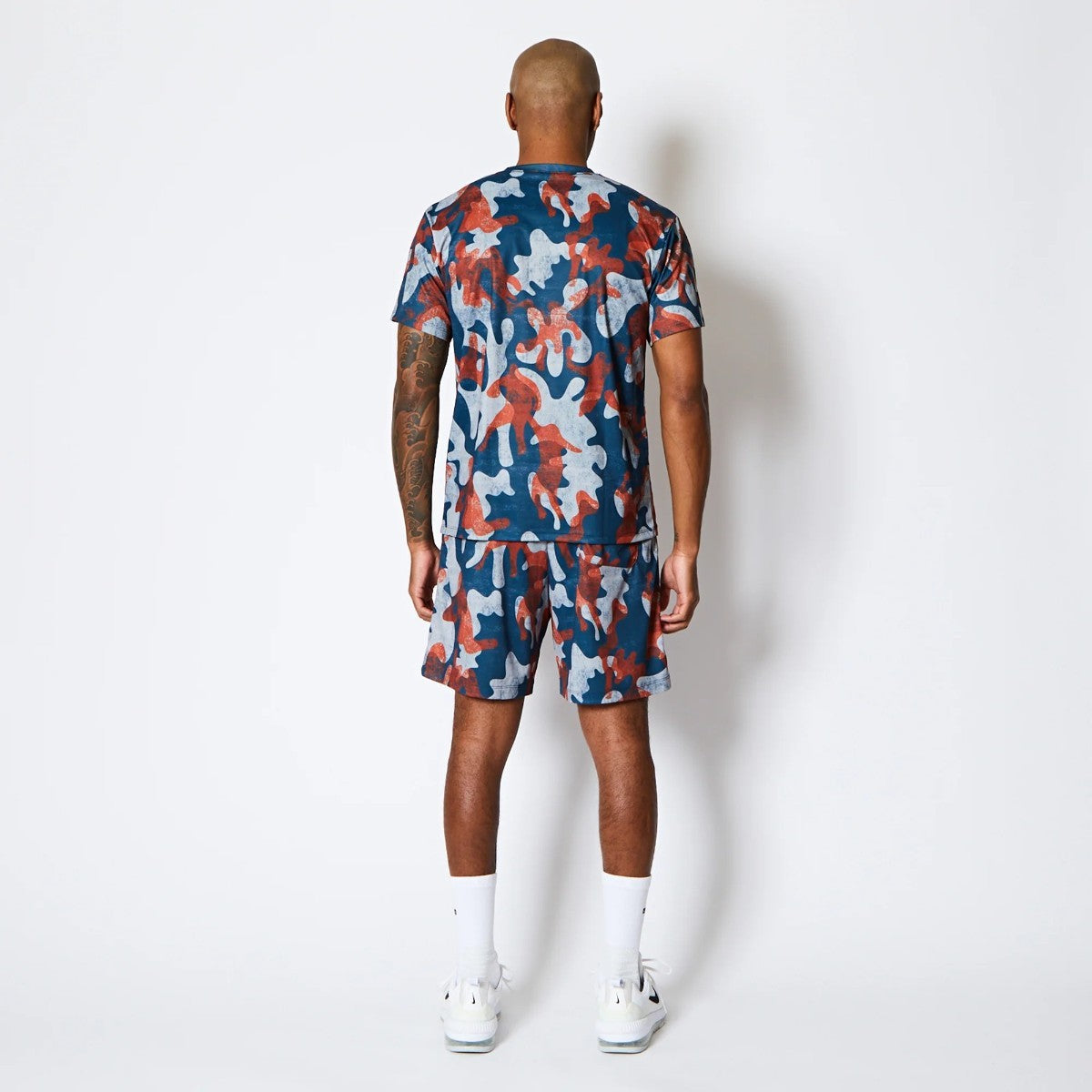 AKTR PLAY CAMO AKTR LOGO SPORTS TEE アクター プレイ カモ アクター ロゴ スポーツ Tシャツ 225-012005【メンズ トップス Tシャツ 半袖 カモフラージュ 総柄 25FW】