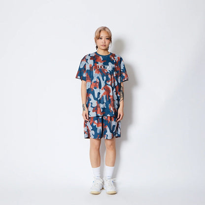 AKTR PLAY CAMO AKTR LOGO SPORTS TEE アクター プレイ カモ アクター ロゴ スポーツ Tシャツ 225-012005【メンズ トップス Tシャツ 半袖 カモフラージュ 総柄 25FW】