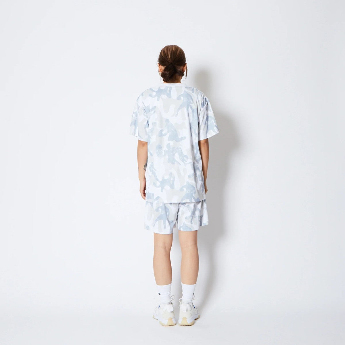 AKTR PLAY CAMO AKTR LOGO SPORTS TEE アクター プレイ カモ アクター ロゴ スポーツ Tシャツ 225-012005【メンズ トップス Tシャツ 半袖 カモフラージュ 総柄 25FW】