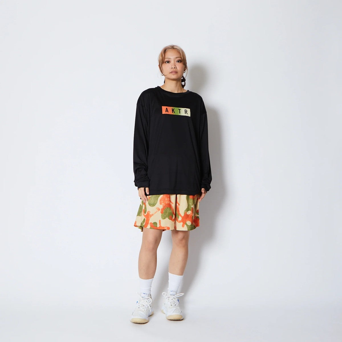 AKTR FADE BOX LOGO L/S SPORTS TEE アクター フェード ボックス ロゴ ロングスリーブ スポーツ Tシャツ 225-020005【メンズ Tシャツ グラデーション 長袖 トレーニング 25FW】