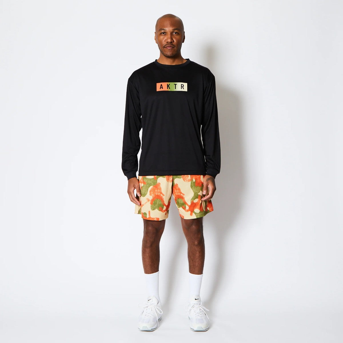 AKTR FADE BOX LOGO L/S SPORTS TEE アクター フェード ボックス ロゴ ロングスリーブ スポーツ Tシャツ 225-020005【メンズ Tシャツ グラデーション 長袖 トレーニング 25FW】
