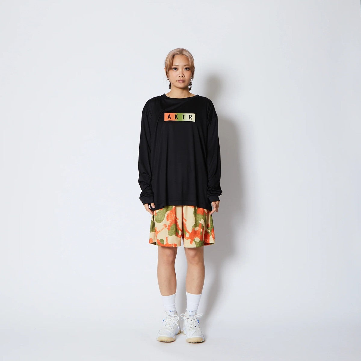 AKTR FADE BOX LOGO L/S SPORTS TEE アクター フェード ボックス ロゴ ロングスリーブ スポーツ Tシャツ 225-020005【メンズ Tシャツ グラデーション 長袖 トレーニング 25FW】