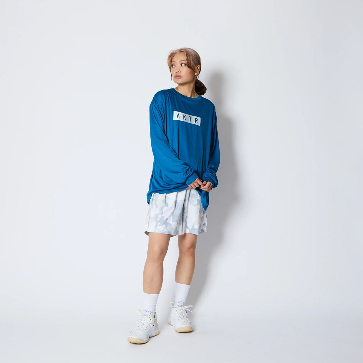 AKTR FADE BOX LOGO L/S SPORTS TEE アクター フェード ボックス ロゴ ロングスリーブ スポーツ Tシャツ 225-020005【メンズ Tシャツ グラデーション 長袖 トレーニング 25FW】