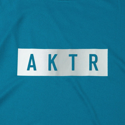 AKTR FADE BOX LOGO L/S SPORTS TEE アクター フェード ボックス ロゴ ロングスリーブ スポーツ Tシャツ 225-020005【メンズ Tシャツ グラデーション 長袖 トレーニング 25FW】