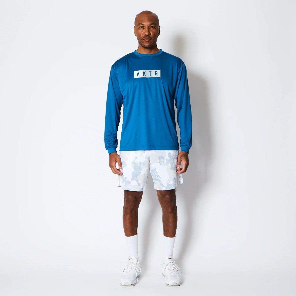 AKTR FADE BOX LOGO L/S SPORTS TEE アクター フェード ボックス ロゴ ロングスリーブ スポーツ Tシャツ 225-020005【メンズ Tシャツ グラデーション 長袖 トレーニング 25FW】